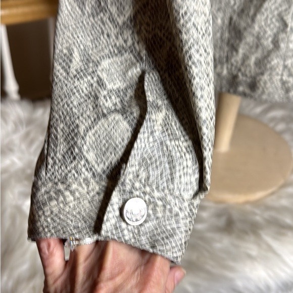 Ashley By 26 International Gray Snake Print Bomber Jean Jacket Large - Picture 3 of 7